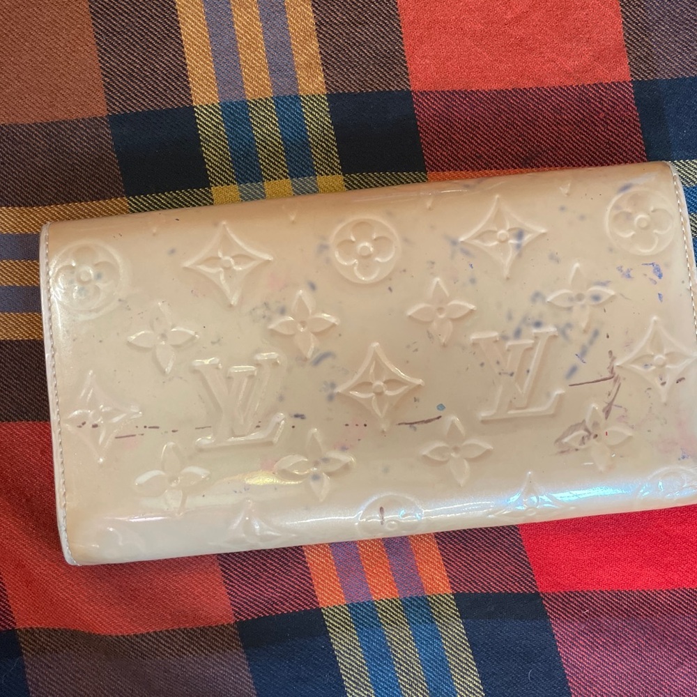 Louis Vuitton Patent Vernis Sarah Long Wallet with Monogram- *has marks - Picture 6 of 13